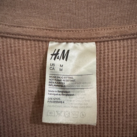 5/$25 H&M Taupe Waffle Knit Cropped Sweater - Picture 2 of 2